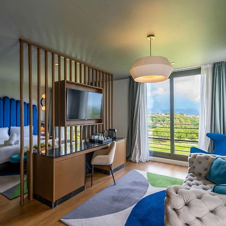 Dolce By Wyndham Barcelona Resort Sant Esteve Sesrovires Exterior photo