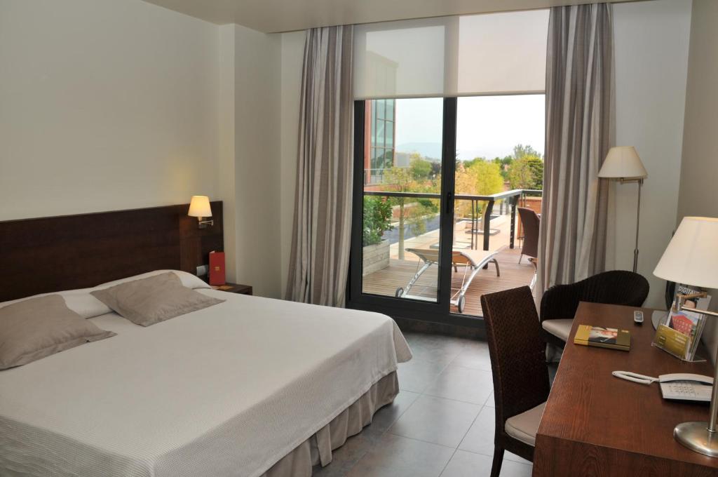 Dolce By Wyndham Barcelona Resort Sant Esteve Sesrovires Room photo